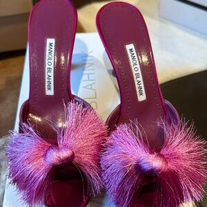 Manolo Blahnik new with box pink satin heels